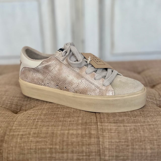 Lee gold shoes deals